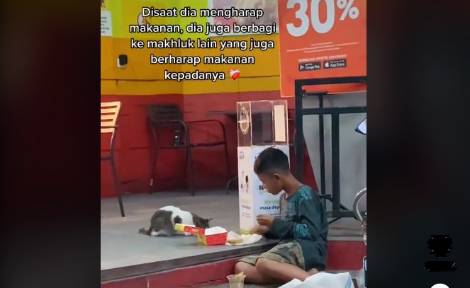 Jangan Tunggu Kaya Untuk Berbagi Viral Video Bocah Laki Laki Berbagi